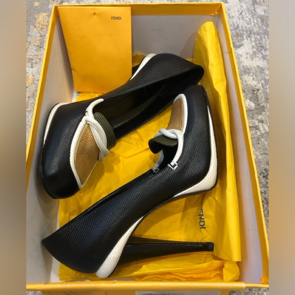 Fendi black/ white lizard embossed leather pumps size 40 - Picture 3 of 5